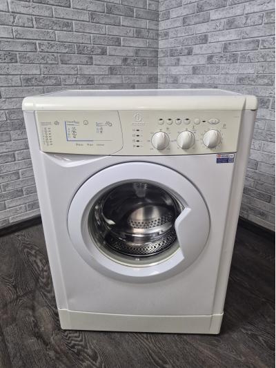 Стиральная машина Indesit WISL 85